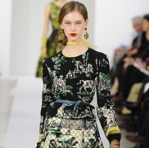 □$4,000 OSCAR DE LA RENTA ICONIC SILK BEAD LANDSCAPE RUNWAY JACKET US 6